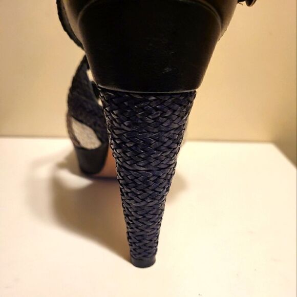 Stuart Weitzman Bradford Black Woven Leather Straps Platform Sandals sz.8.5 $375 - Picture 9 of 11